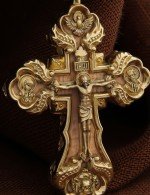 Крест из лимонного золота 585 пробы с деревом груши
