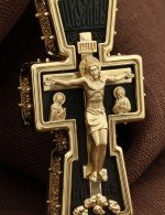 Крест из лимонного золота 585 пробы с эбеновым деревом
