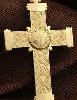 Крест из лимонного золота 585 пробы с ониксом