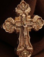 Крест из золота 585 пробы с деревом груши
