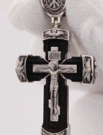 Крест из белого золота 585 пробы с эбеновым деревом