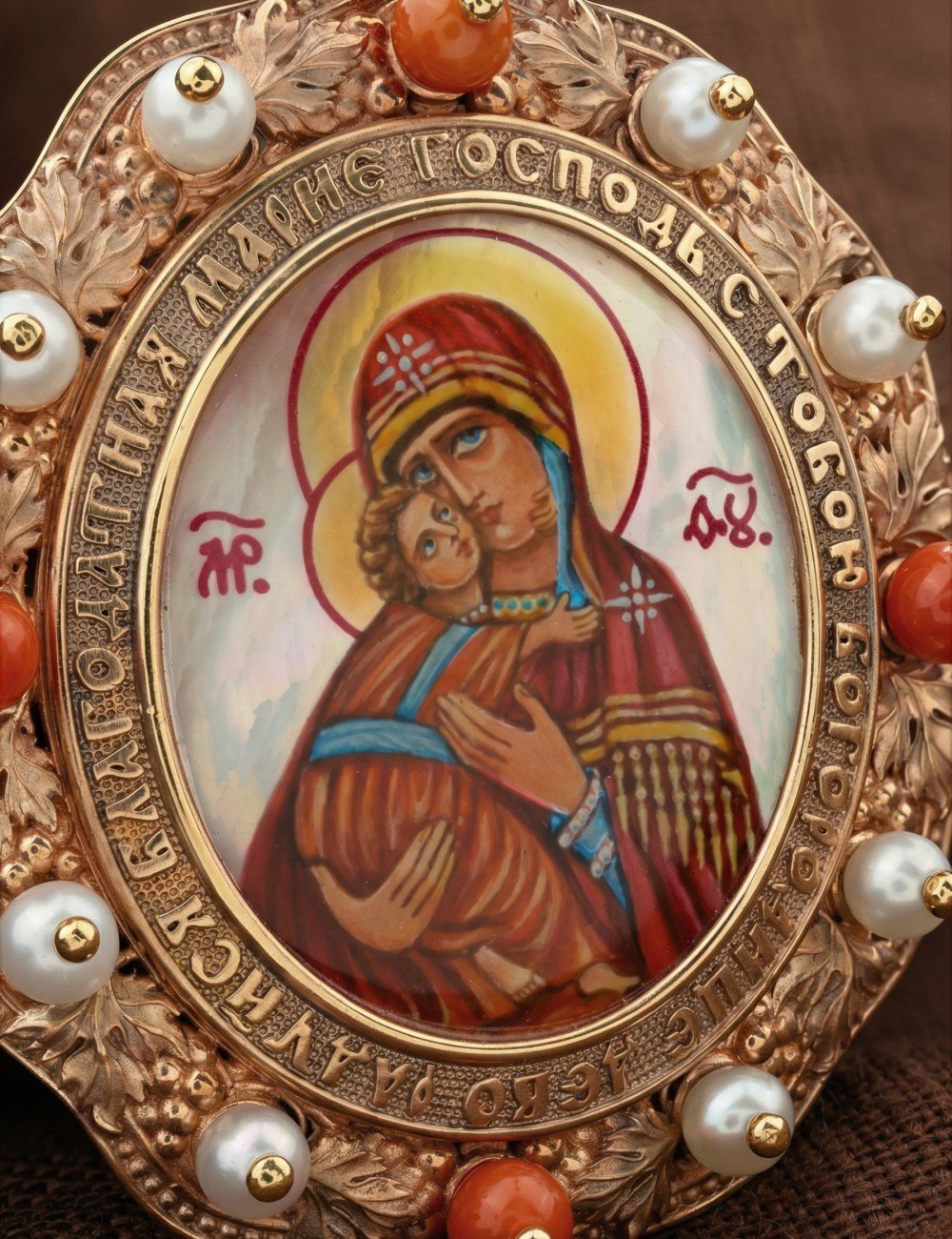 Образок из золота 585 пробы с эмалью, жемчугом, кораллом и перламутром