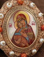 Образок из золота 585 пробы с эмалью, жемчугом, кораллом и перламутром