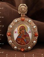 Образок из золота 585 пробы с эмалью, жемчугом, кораллом и перламутром