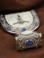 Образок из белого золота 585 пробы с эмалью, сапфиром и бивнем мамонта