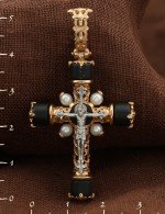 Крест из золота 585 пробы с жемчугом и ониксом