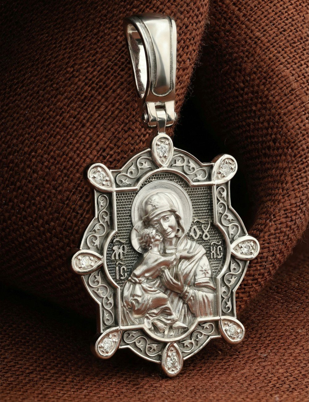 Образок из белого золота 585 пробы с бриллиантами