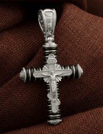 Крест из белого золота 585 пробы с ониксом
