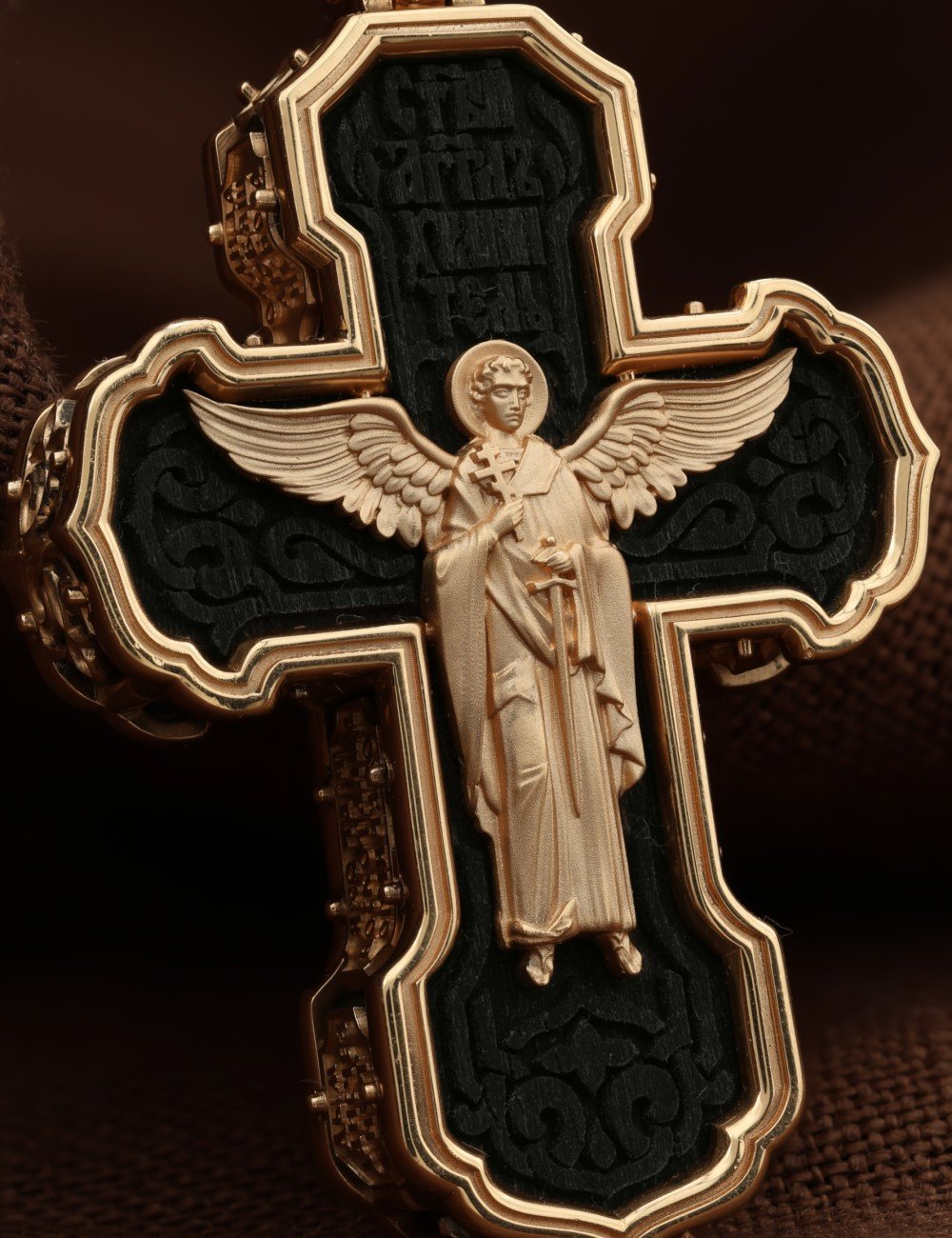Крест из золота 585 пробы с эбеновым деревом