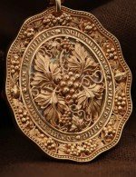 Образок из золота 585 пробы с эмалью, жемчугом, кораллом и перламутром