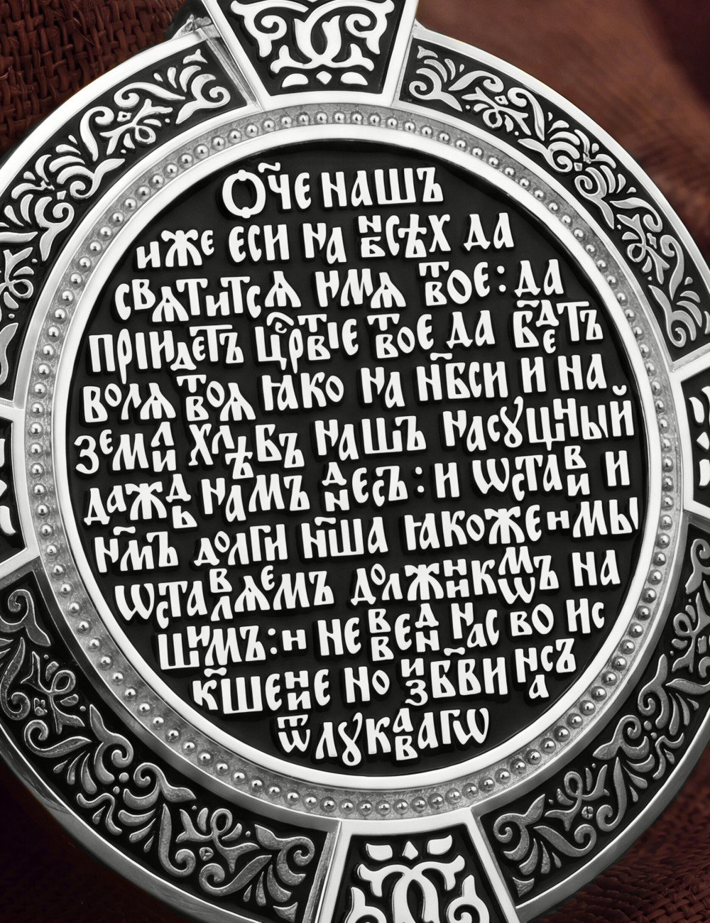Образок из белого золота 585 пробы с эмалью и иконописью
