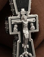 Крест из белого золота 585 пробы с эбеновым деревом