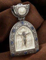 Образок из белого золота 585 пробы с эмалью, сапфиром и бивнем мамонта