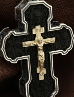 Крест из серебра 925 пробы и золота 585 пробы с эбеновое дерево