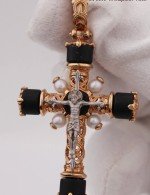Крест из золота 585 пробы с жемчугом и ониксом