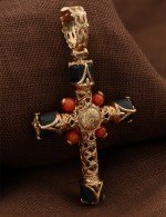 Крест из золота 585 пробы с ониксом и кораллом