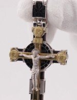 Крест из белого золота 585 пробы с эмалью и эбеновым деревом