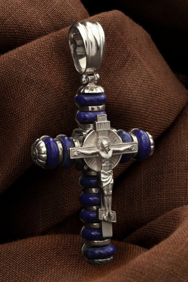Крест из белого золота 585 пробы с лазуритом