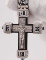 Крест из белого золота 585 пробы с эмалью, сапфиром и эбеновым деревом