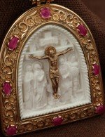 Образок из золота 585 пробы с эмалью, рубином и бивнем мамонта