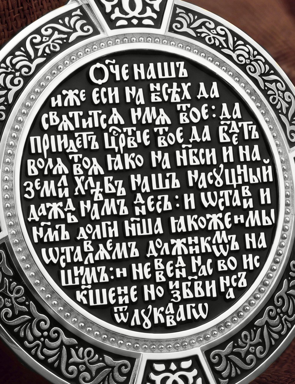 Образок из белого золота 585 пробы с эмалью и иконописью