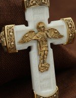Крест из лимонного золота 585 пробы с бивнем мамонта