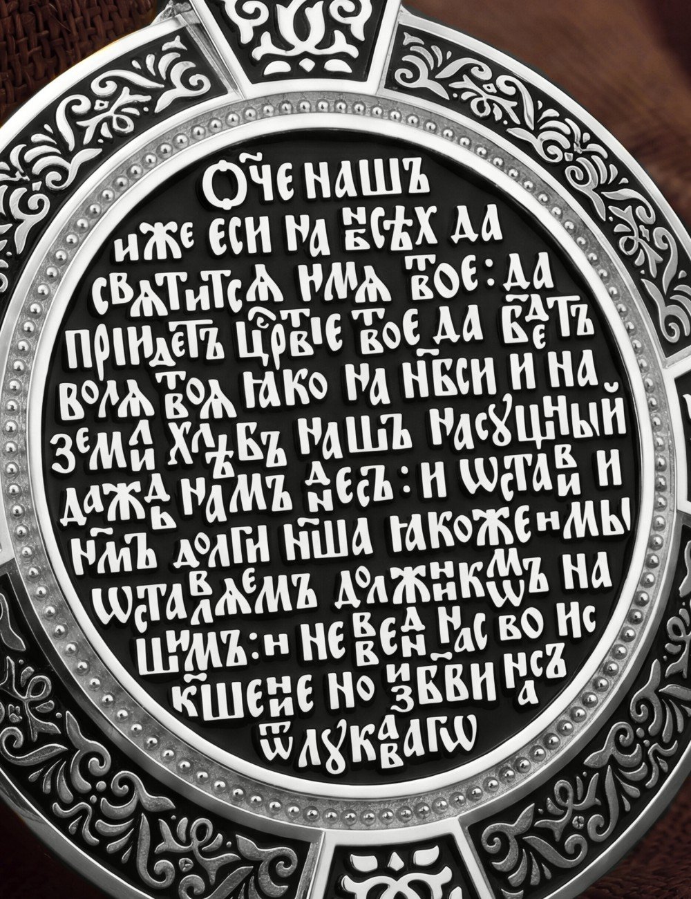 Образок из белого золота 585 пробы с эмалью и иконописью