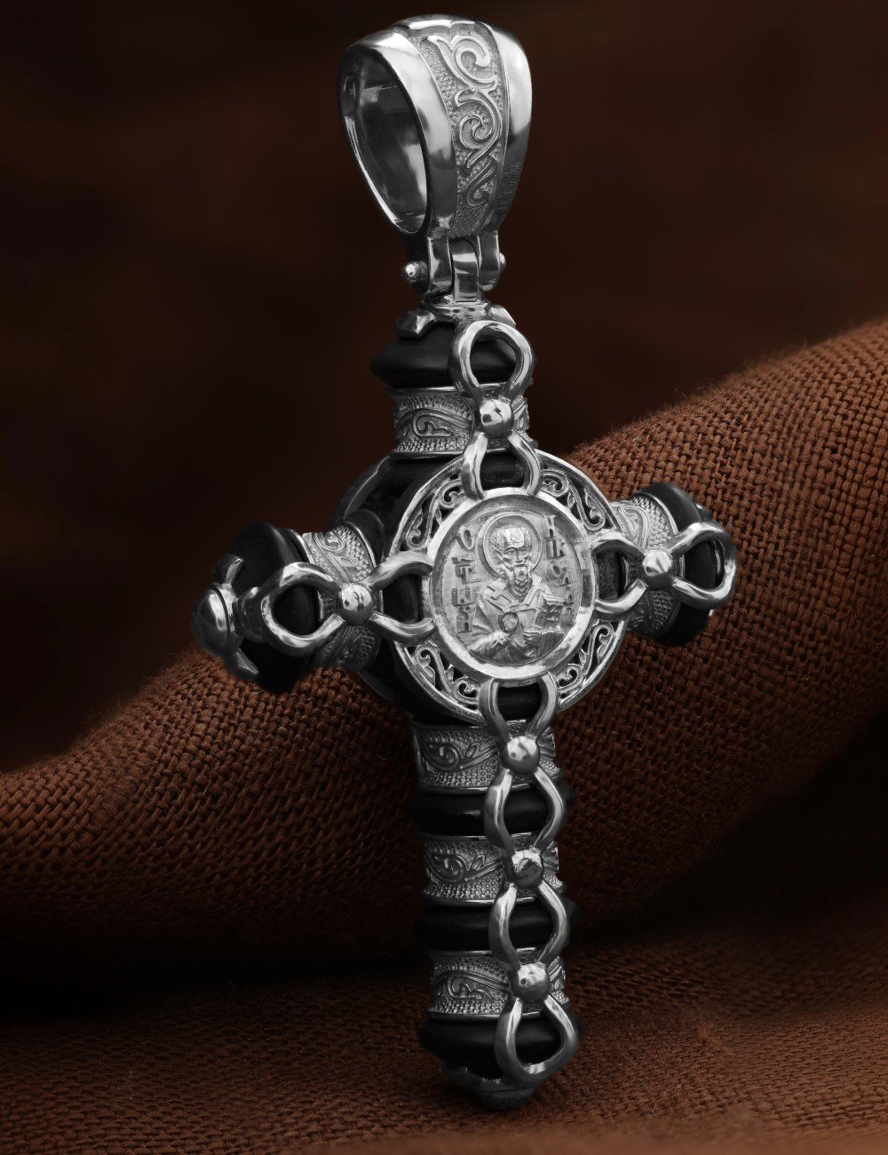 Крест из белого золота 585 пробы с ониксом