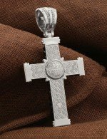 Крест из белого золота 585 пробы с ониксом