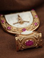 Образок из золота 585 пробы с эмалью, рубином и бивнем мамонта