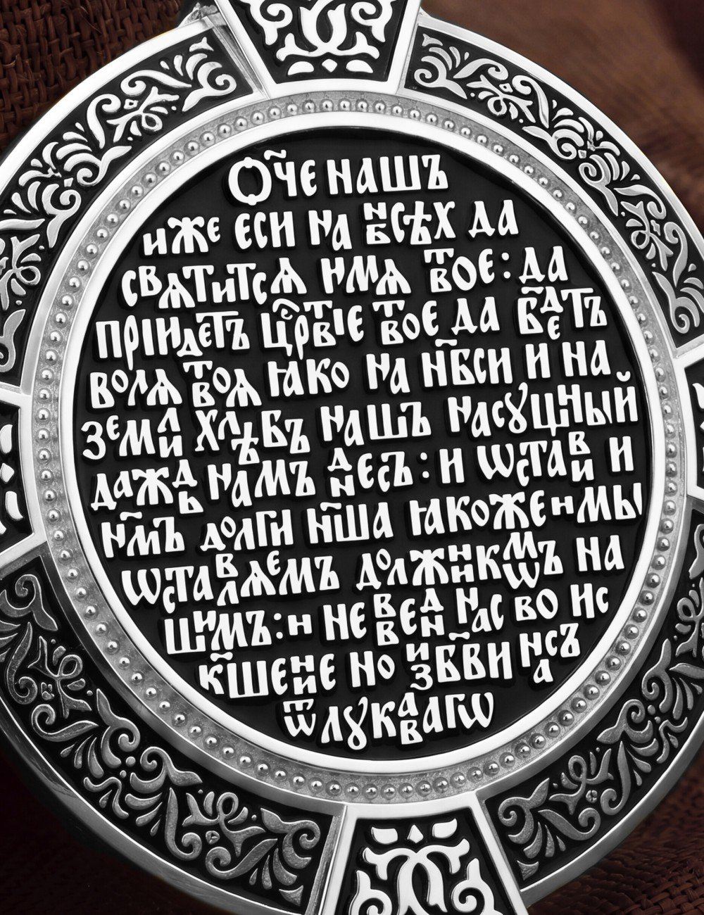Образок из белого золота 585 пробы с эмалью и иконописью