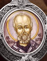 Образок из белого золота 585 пробы с эмалью и иконописью